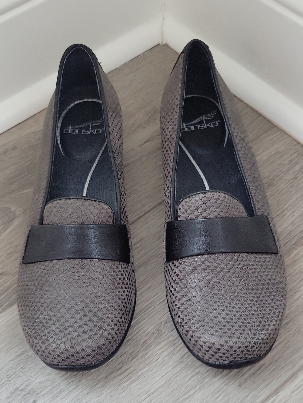 Dansko Boho Retro Snakeskin Print Comfort Flats Size 39EU/US 8.5